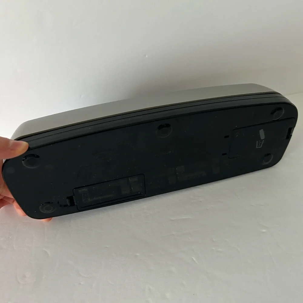 Swingline (2007) Electric Portable Desktop 3-Hole Punch - Batteries Not Included - Picture 10 of 17